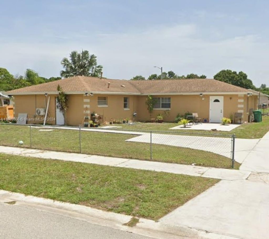 Photo of 2707 Essex Ct #C, Fort Pierce, FL 34946 (MLS # A11689866)