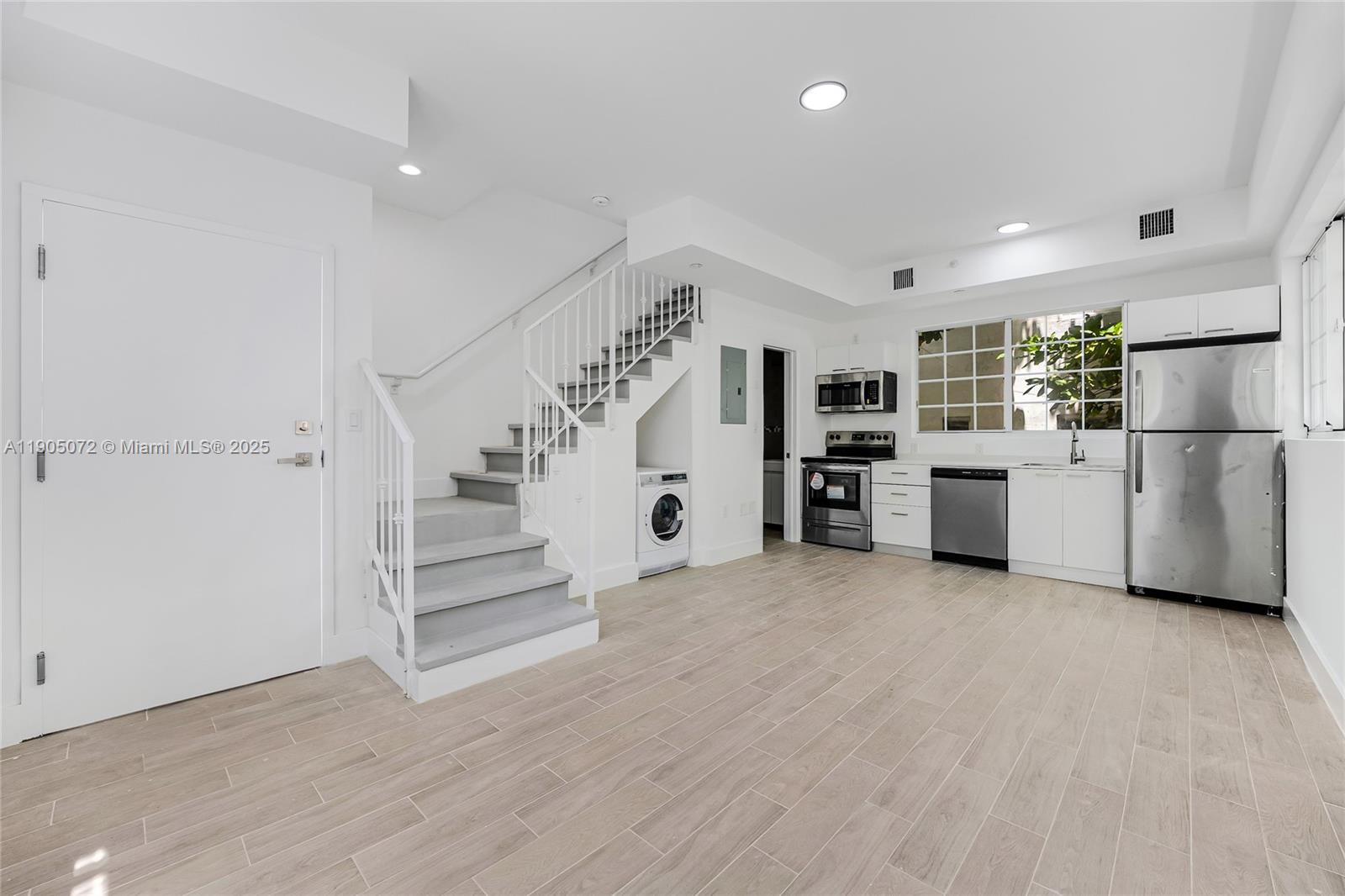 LINCOLN SUB - Residential Lease