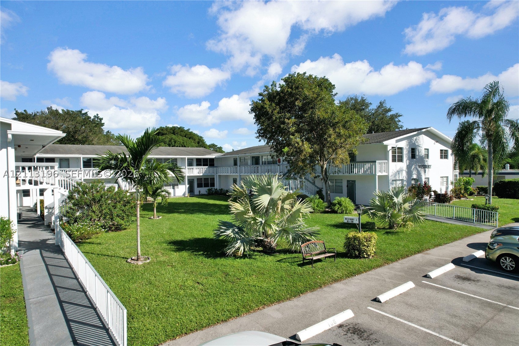 182 Westbury J 182, Deerfield Beach FL 33442