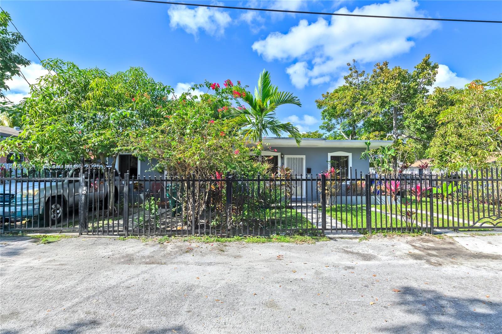 Beautiful fully corner lot duplex 4/2 in a desirable location with fruit trees. Open layout with spacious bedrooms, living room and bathroom. It is a fantastic location, close to the Design District, Airport, Wynwood, Midtown Miami, and Downtown Miami. Roof is 5 years old, new tile floor.