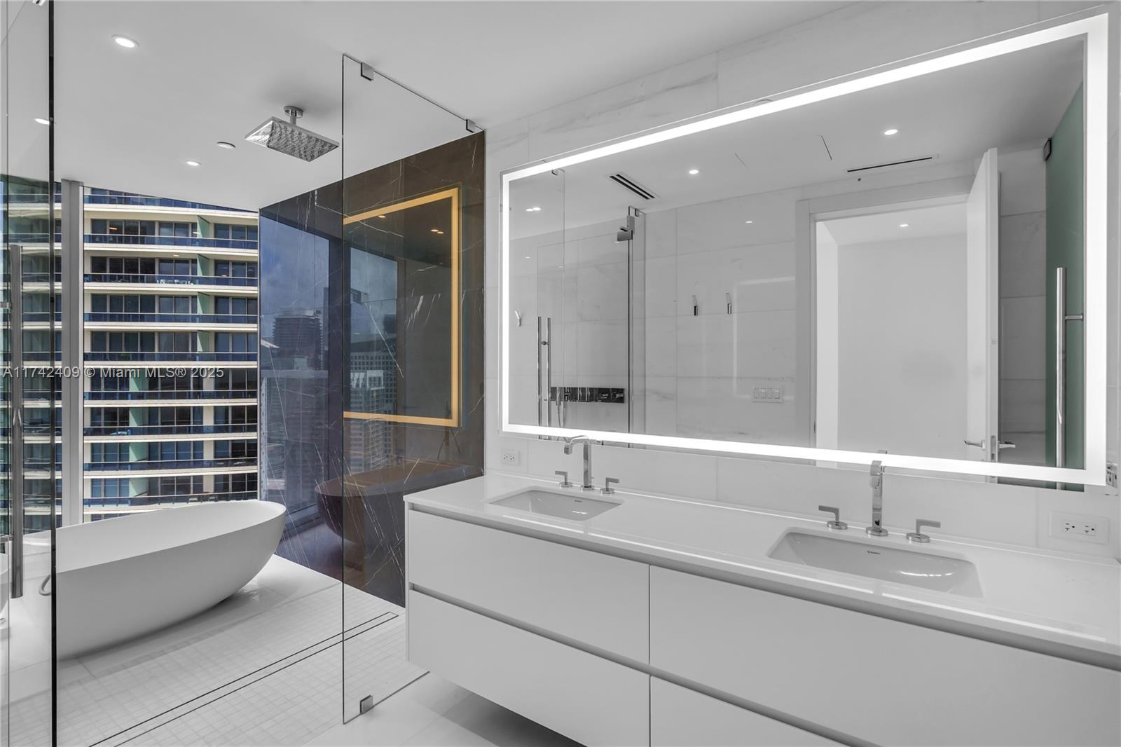 ASTON MARTIN - Residential