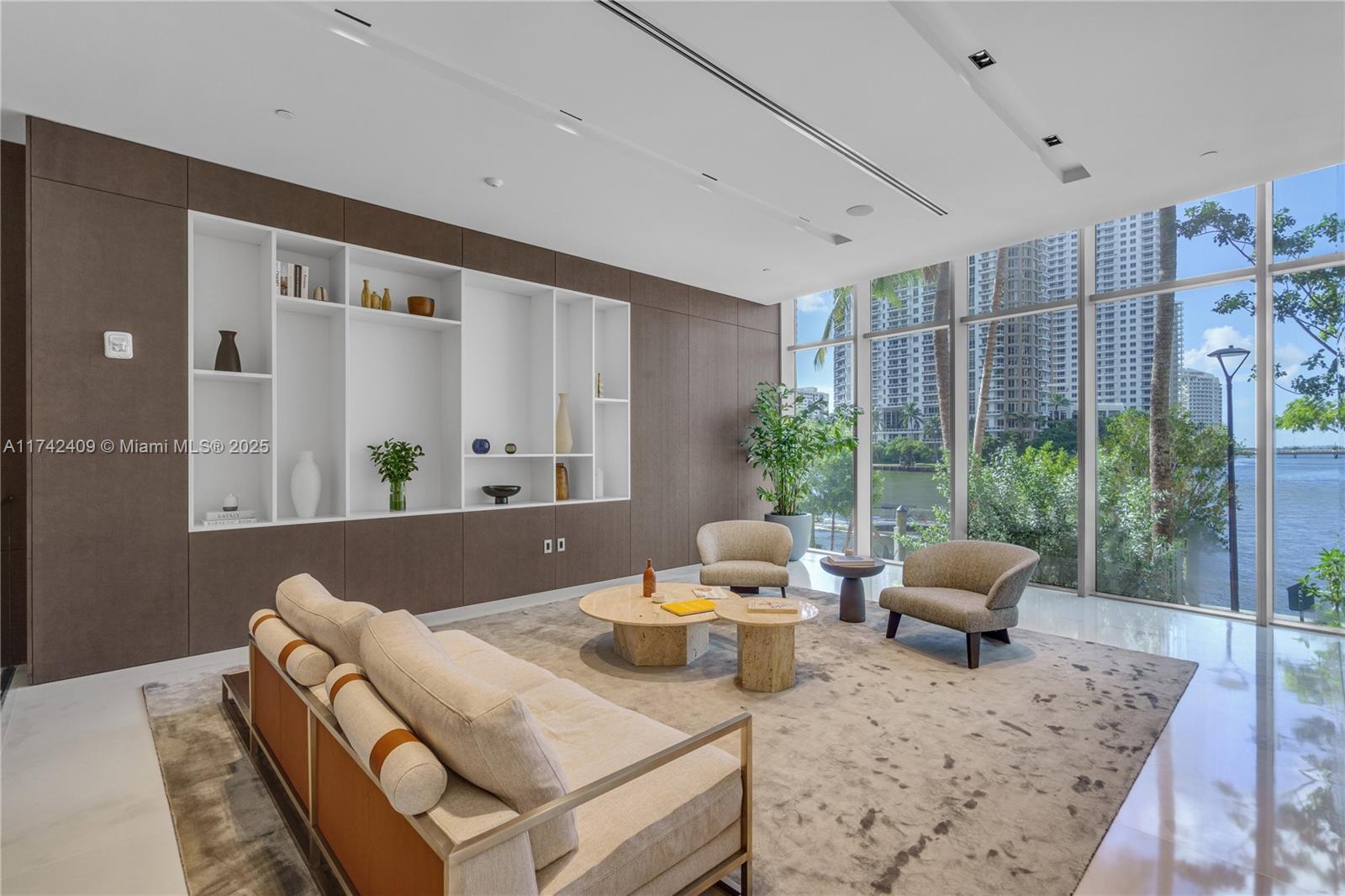 ASTON MARTIN - Residential