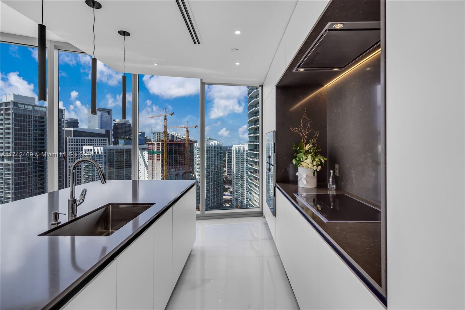 ASTON MARTIN - Residential