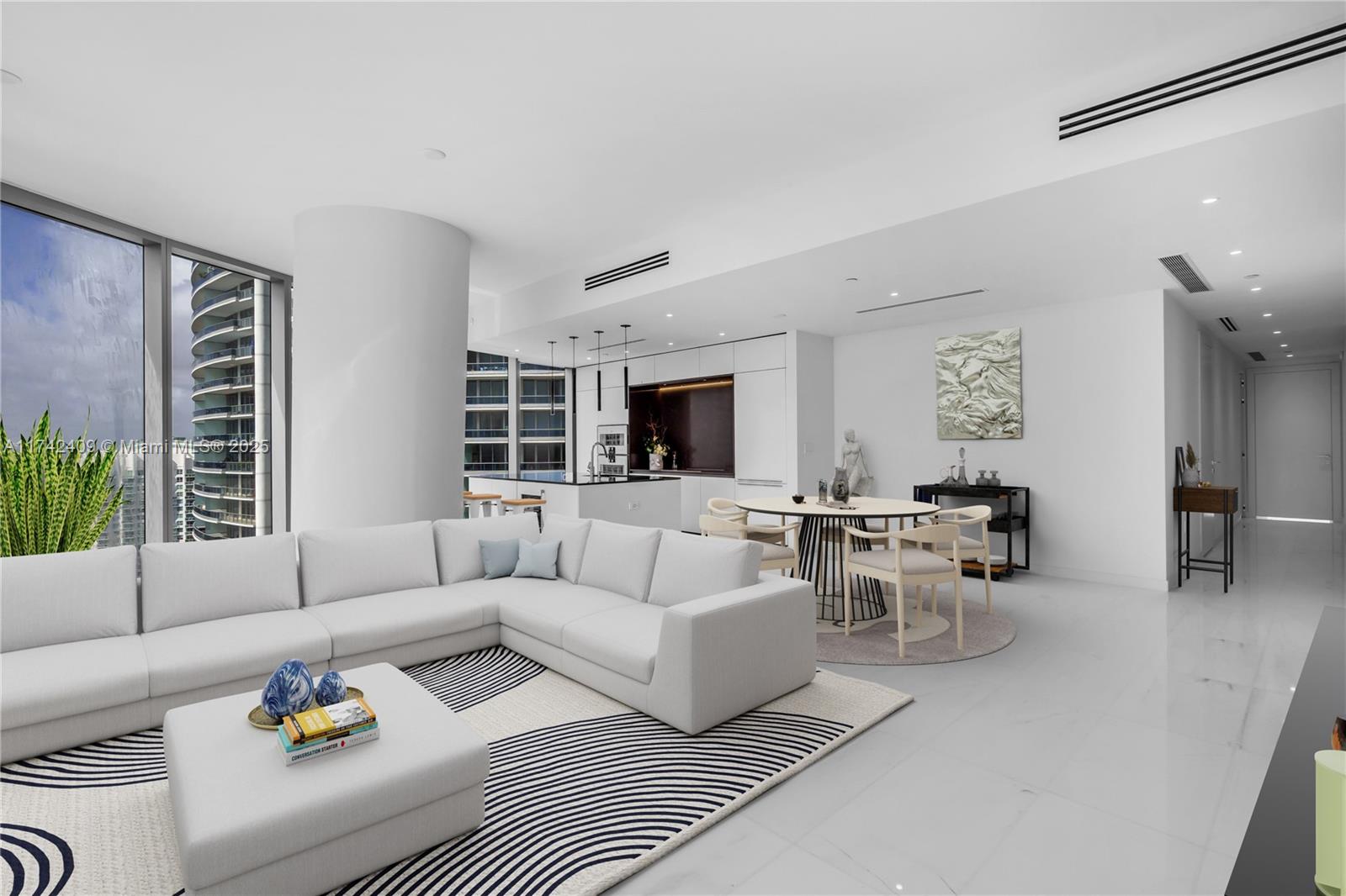 ASTON MARTIN - Residential