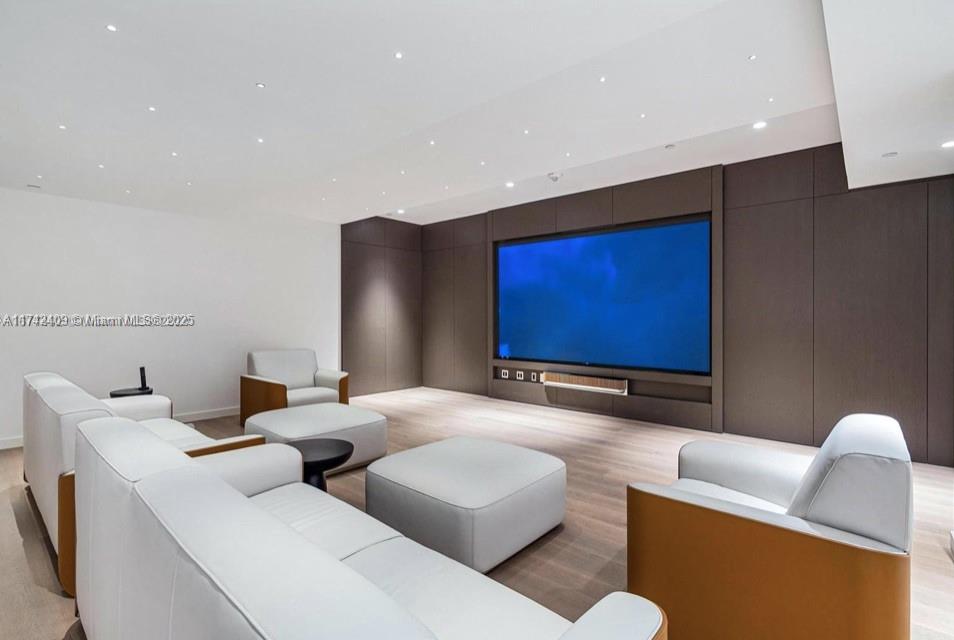 ASTON MARTIN - Residential