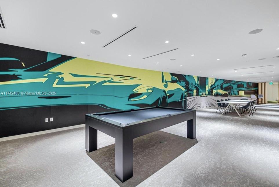 ASTON MARTIN - Residential