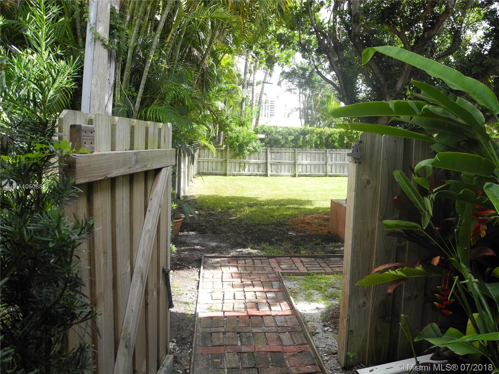 MIAMI SHORES BAY PK ESTAT - Residential