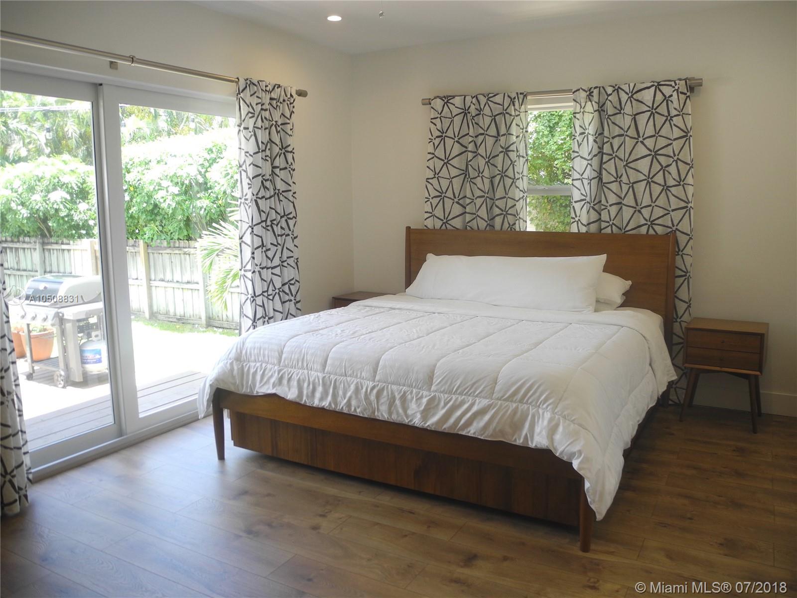 MIAMI SHORES BAY PK ESTAT - Residential