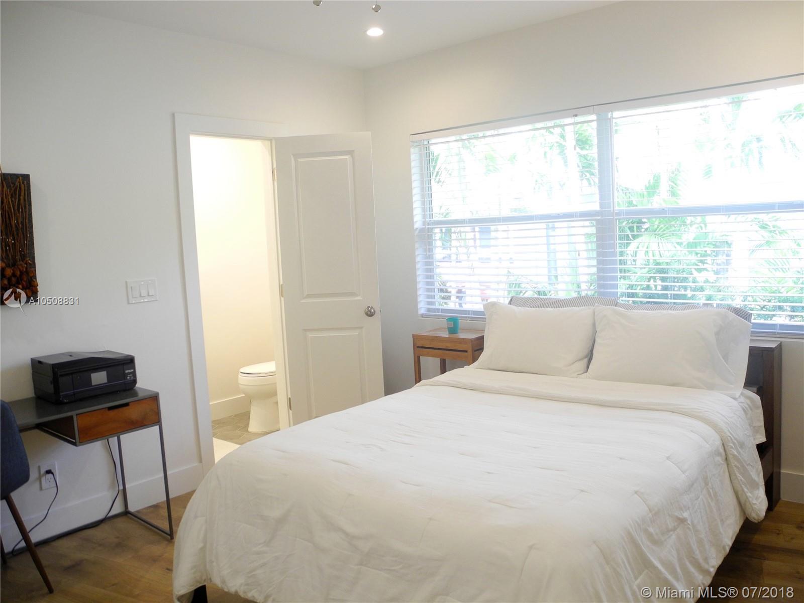 MIAMI SHORES BAY PK ESTAT - Residential