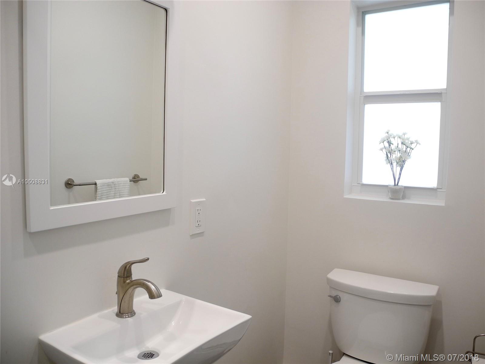 MIAMI SHORES BAY PK ESTAT - Residential