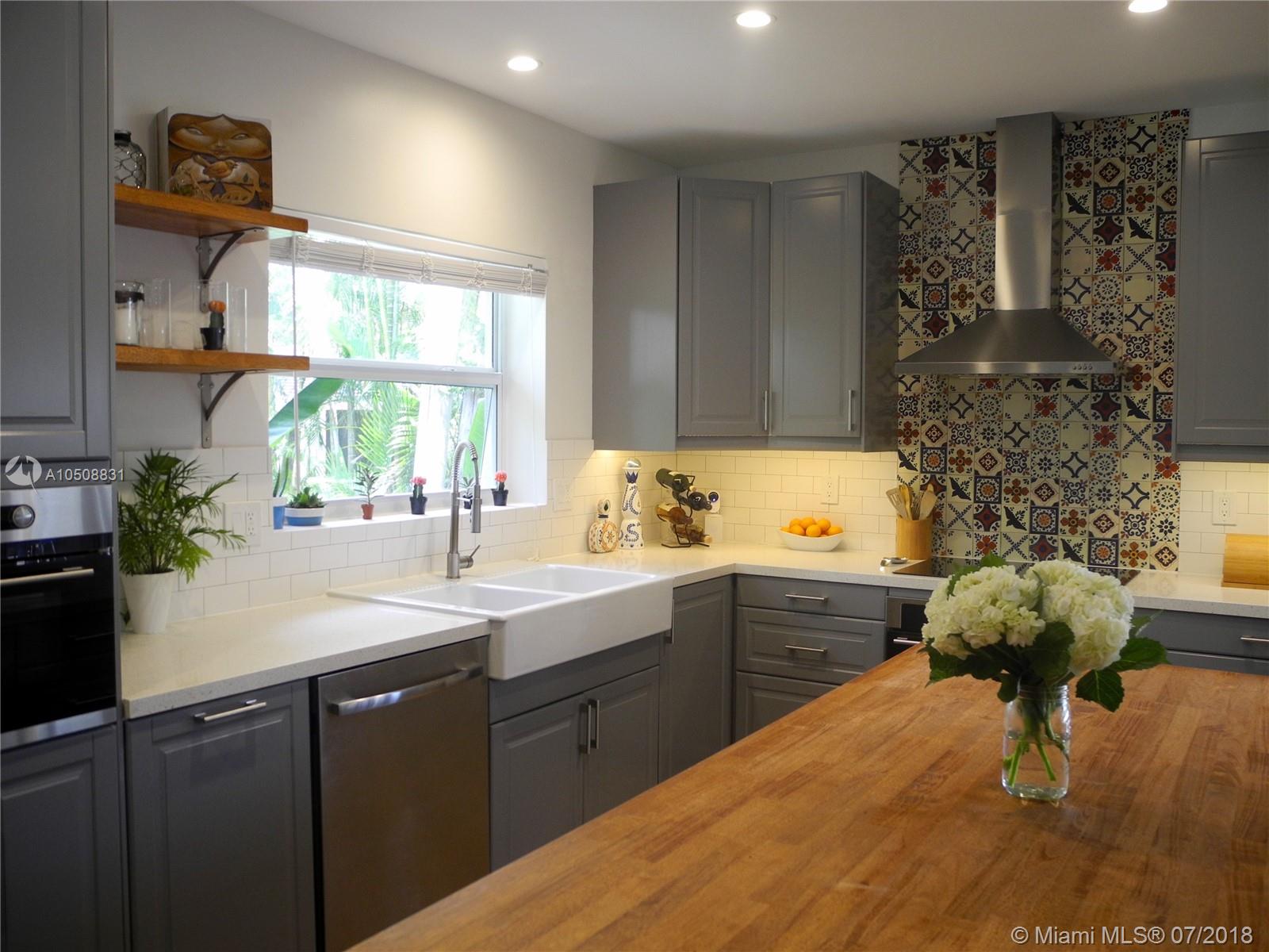 MIAMI SHORES BAY PK ESTAT - Residential