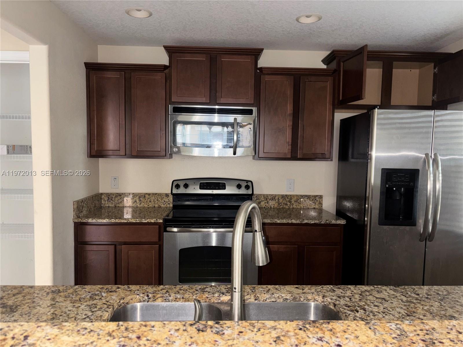 AMBERLEE TOWNHOMES - Residential