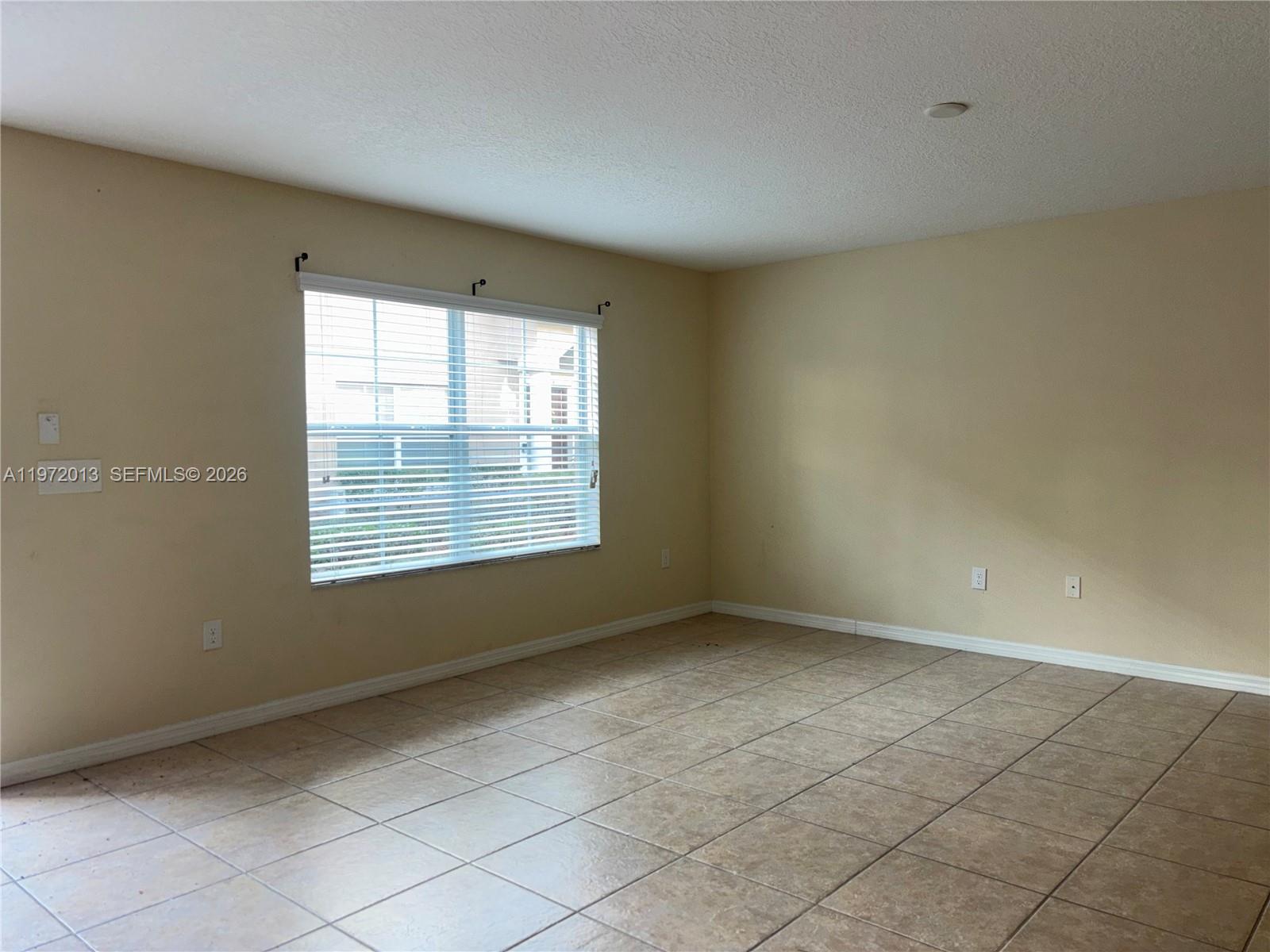 AMBERLEE TOWNHOMES - Residential