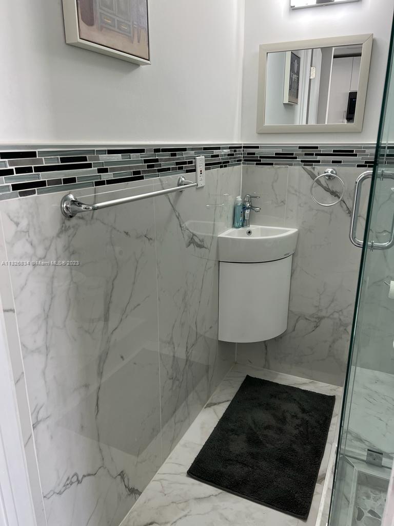 SEA AIR TOWERS CONDO - Residential Lease