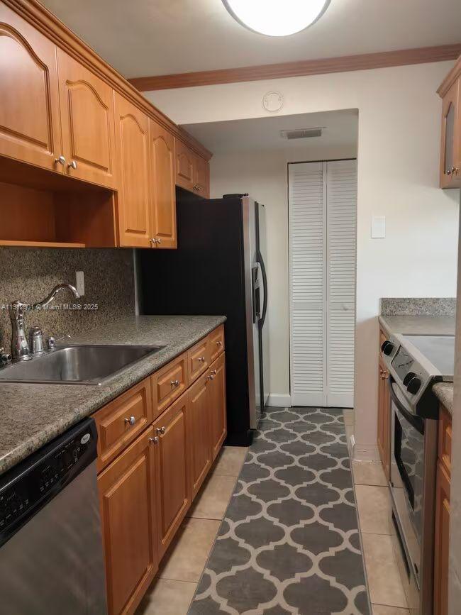 CYPRESS VILLAGE CONDO - Residential Lease