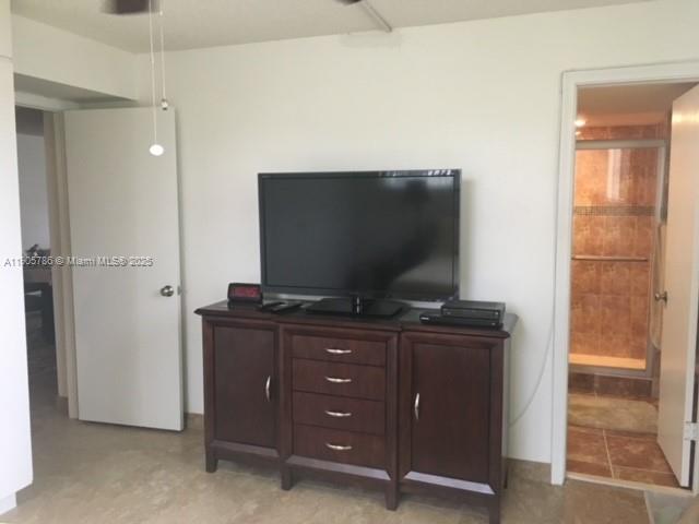 HOLLYBROOK GOLF AND - Residential Lease