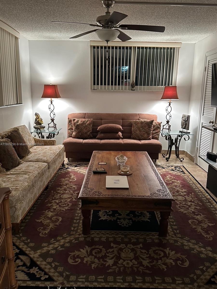 HOLLYBROOK GOLF AND - Residential Lease