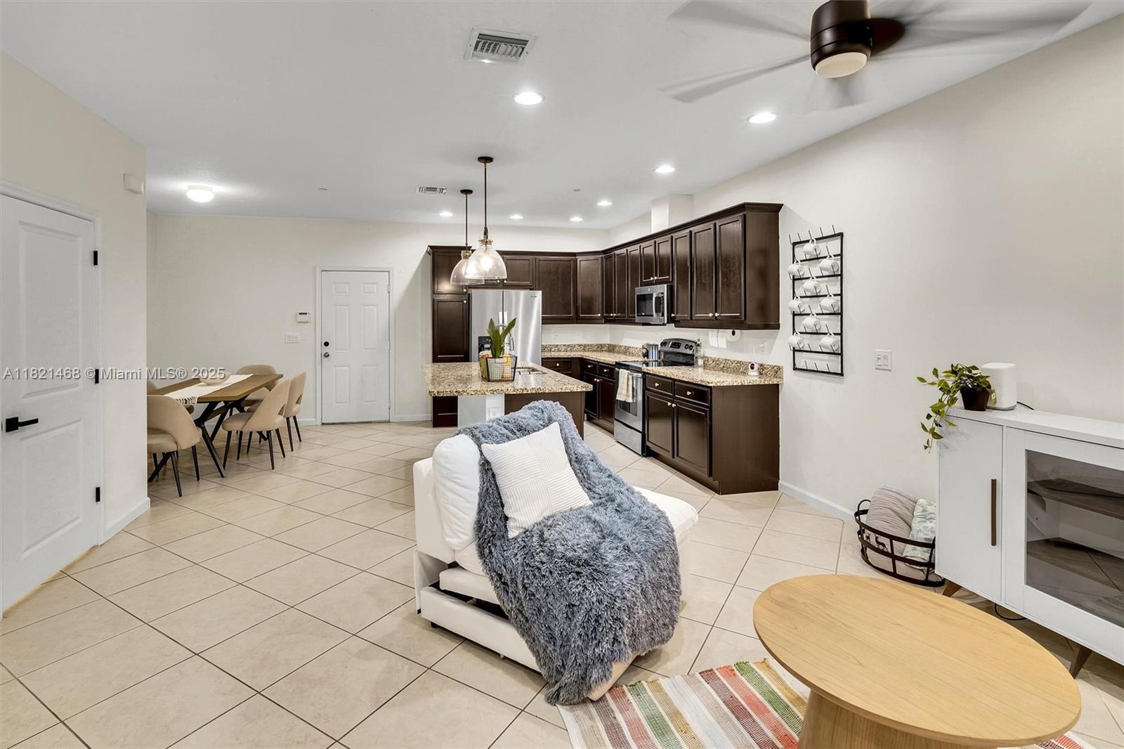 8144 Cascada Isles Dr