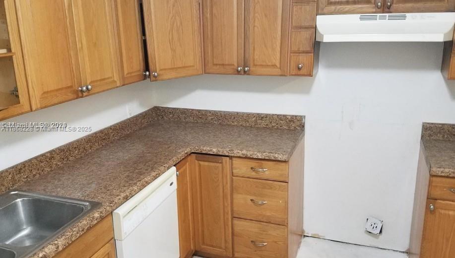 TOWN SQUARE CONDO - Residential