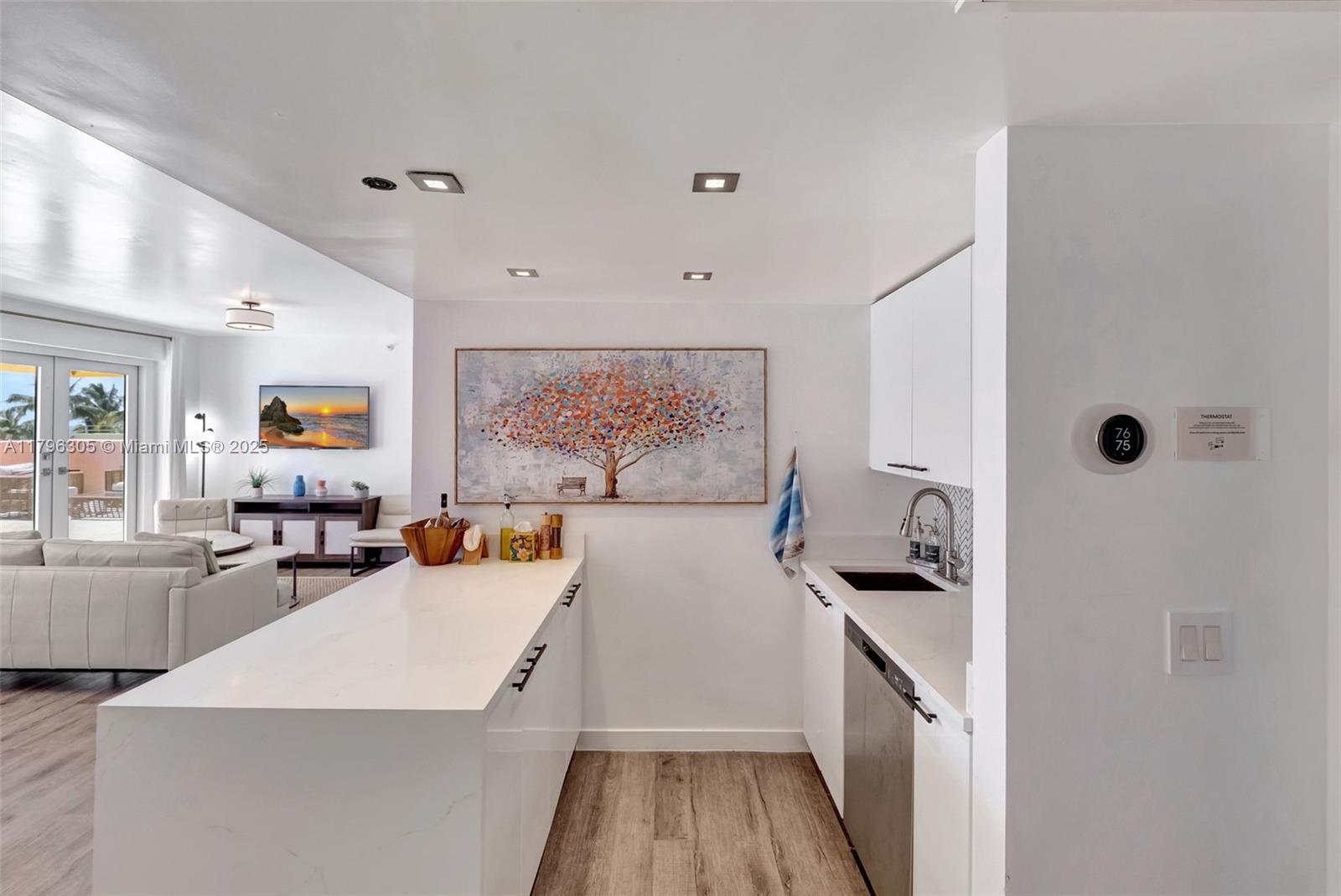 834 Ocean Dr 402, Miami Beach, Miami-Dade County, Florida - 2 Bedrooms  
2 Bathrooms - 