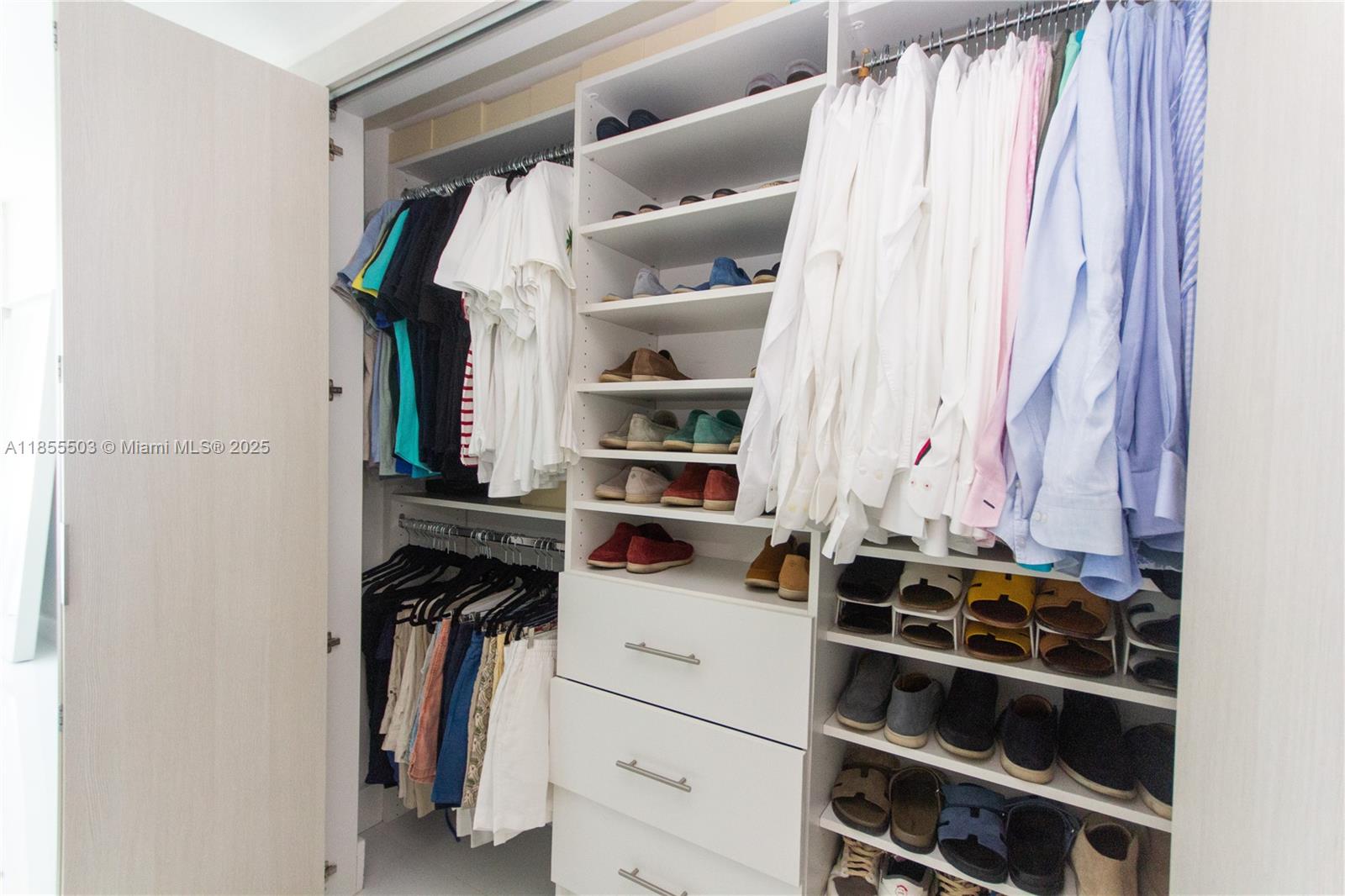 MINT CONDO - Residential