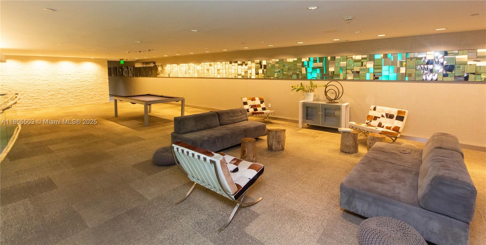 MINT CONDO - Residential