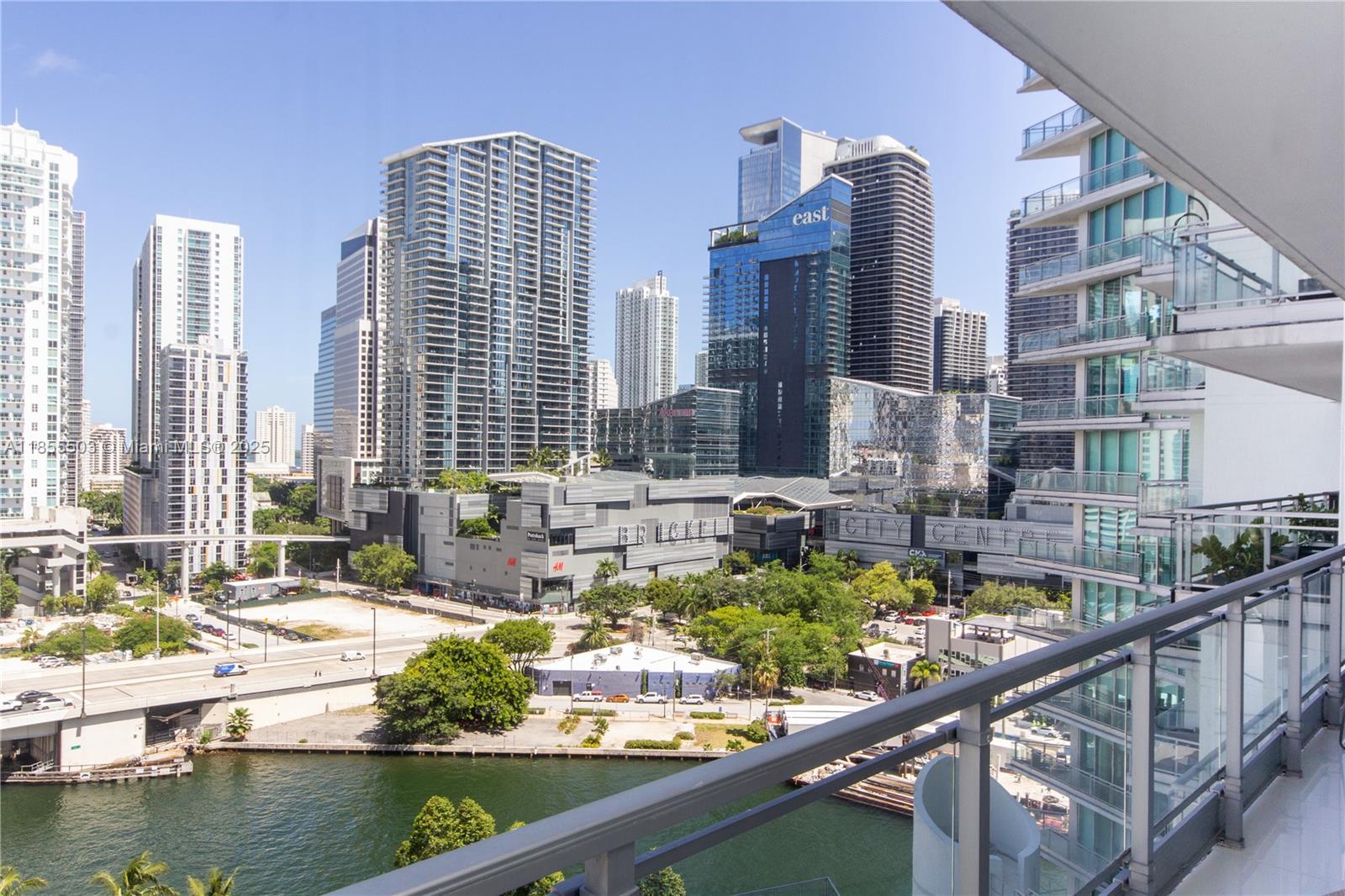 MINT CONDO - Residential