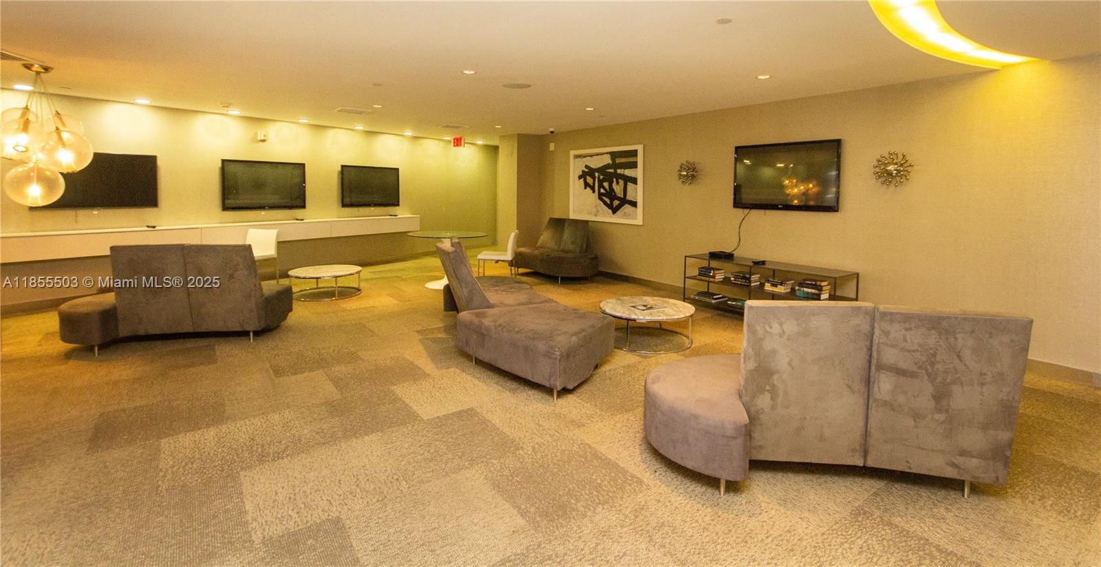 MINT CONDO - Residential