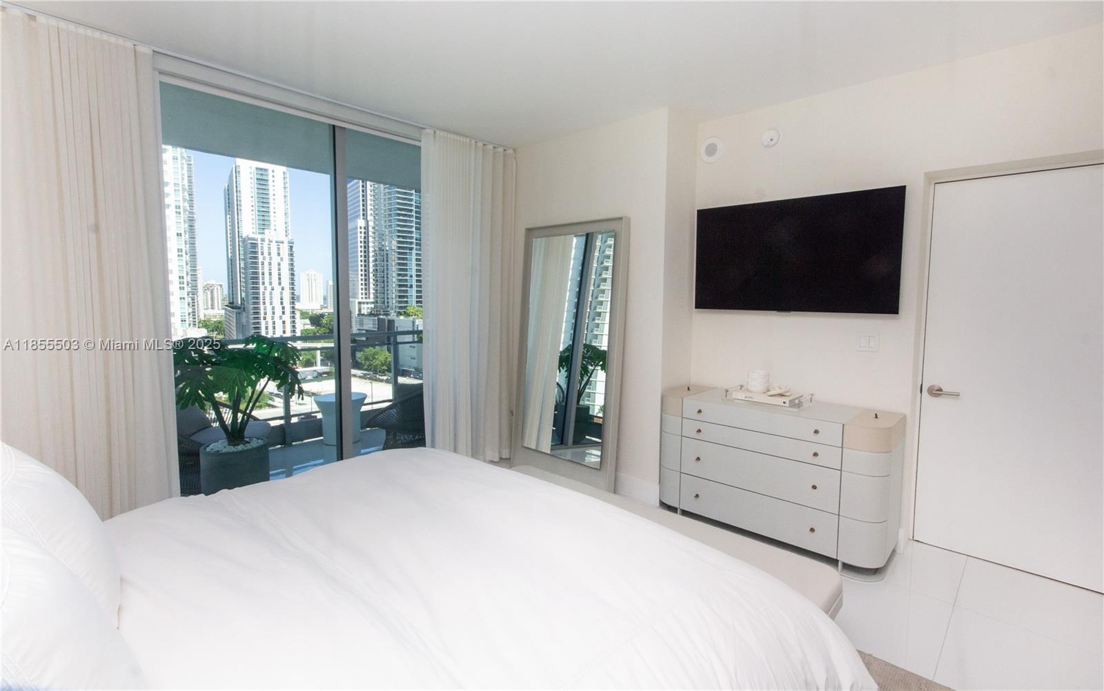 MINT CONDO - Residential