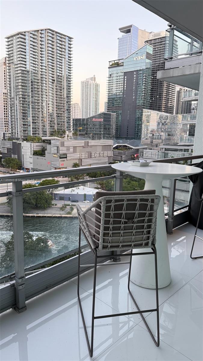 MINT CONDO - Residential