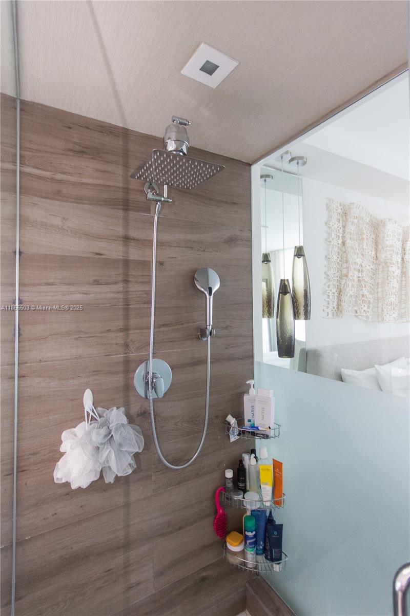 MINT CONDO - Residential