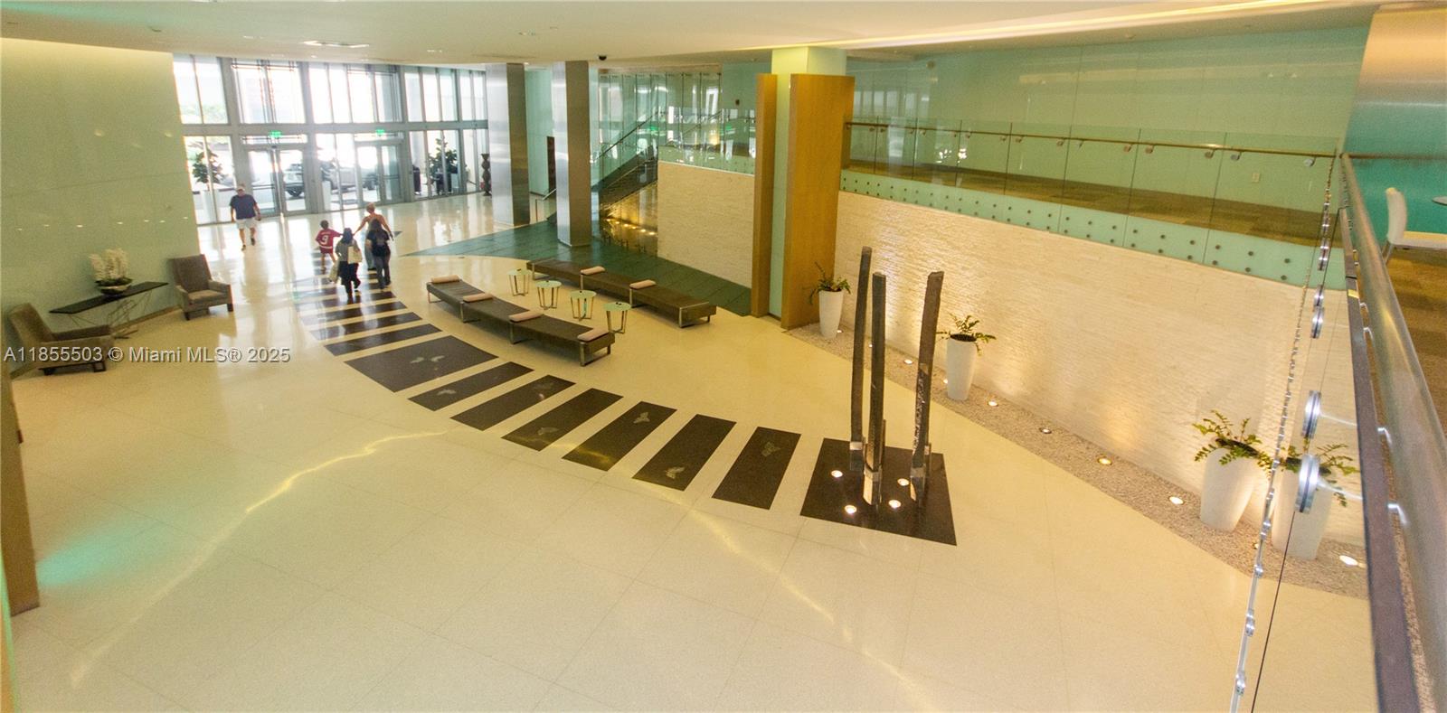 MINT CONDO - Residential