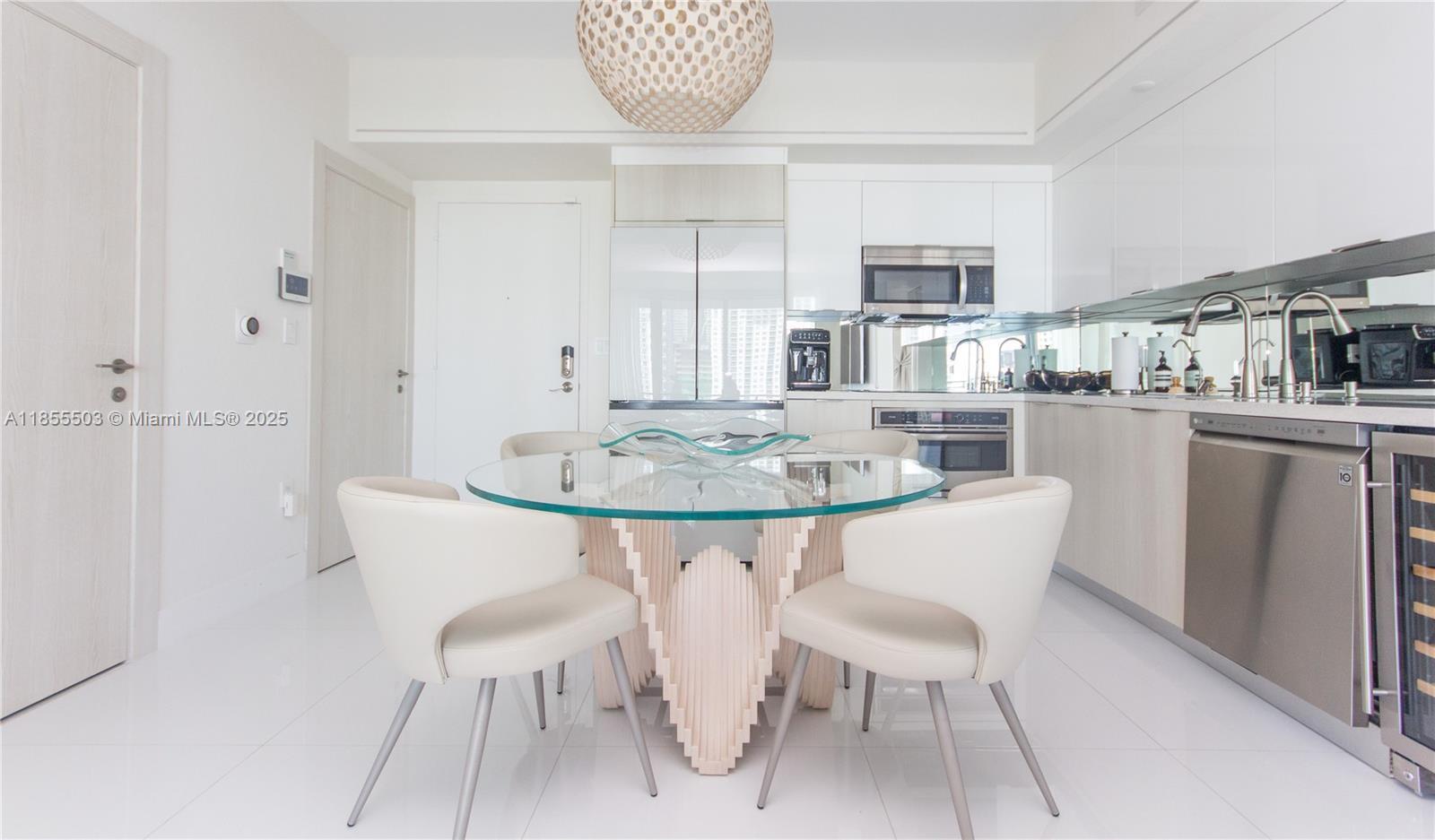 MINT CONDO - Residential