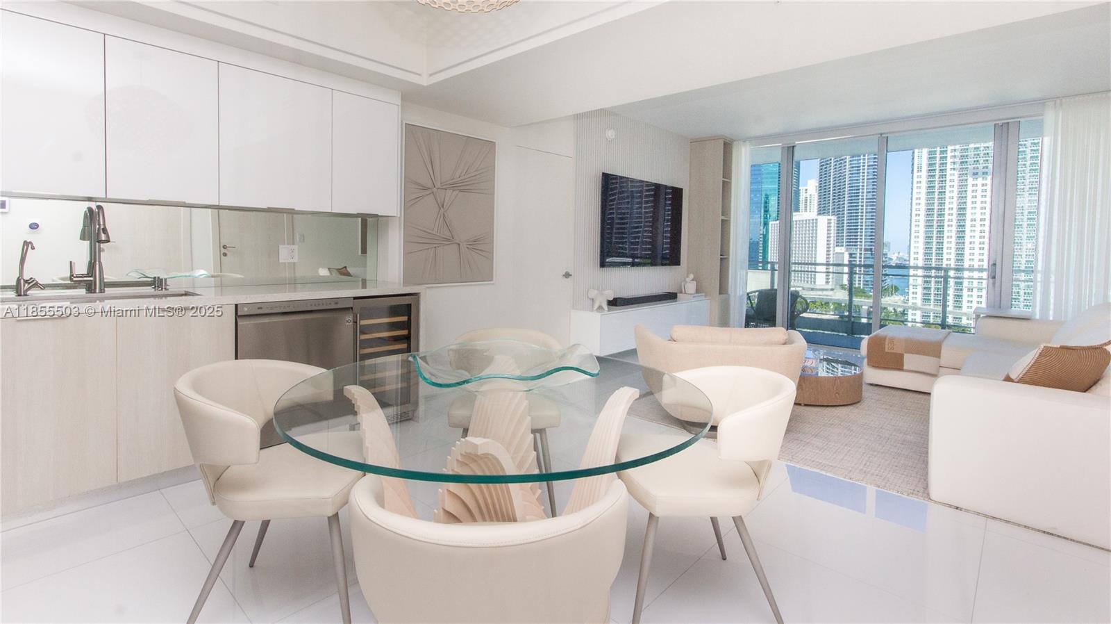 MINT CONDO - Residential