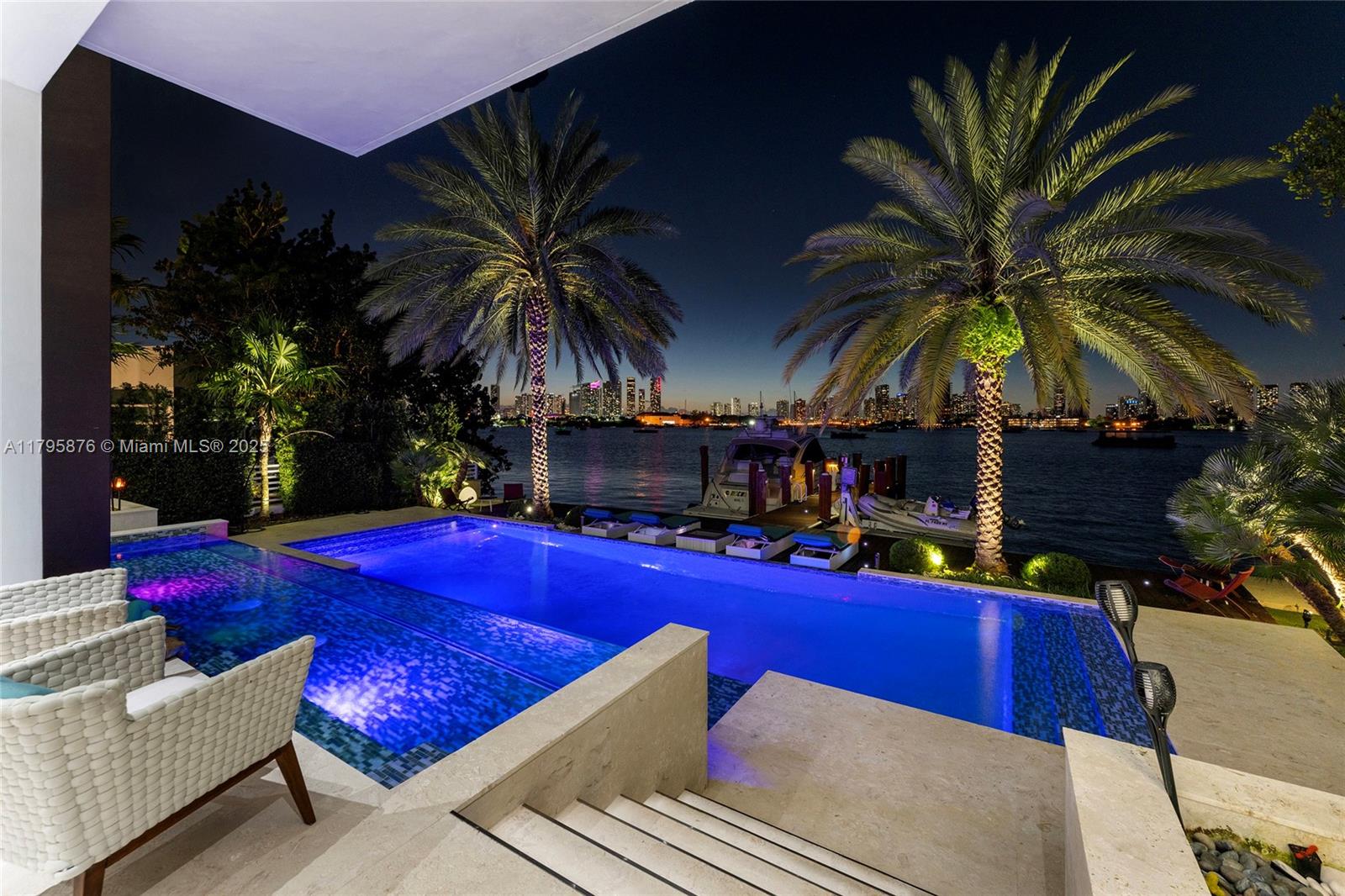 441 N Hibiscus Dr