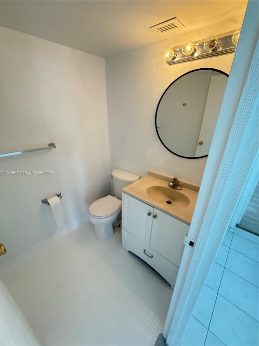 1000 Parkview Dr 701