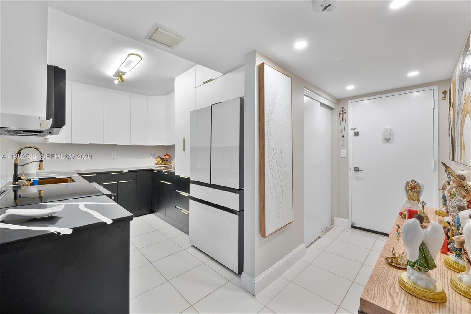 FLAMENCO CONDO TOWER I - Residential