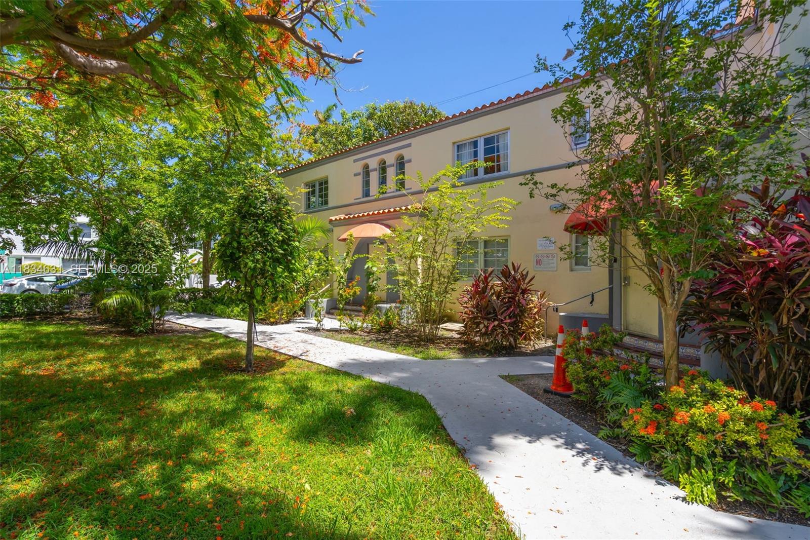 EVA CONDO - Residential