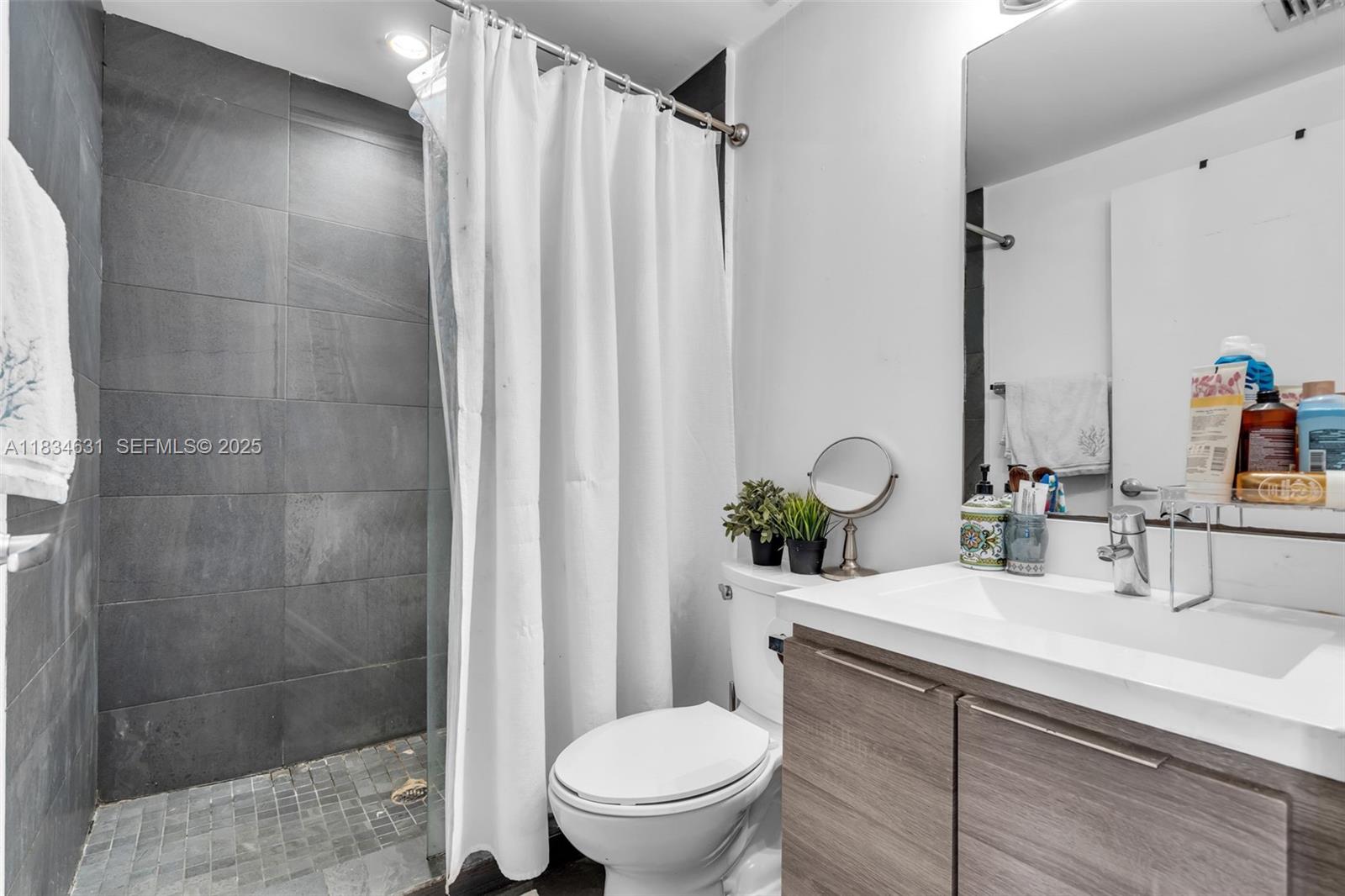 EVA CONDO - Residential