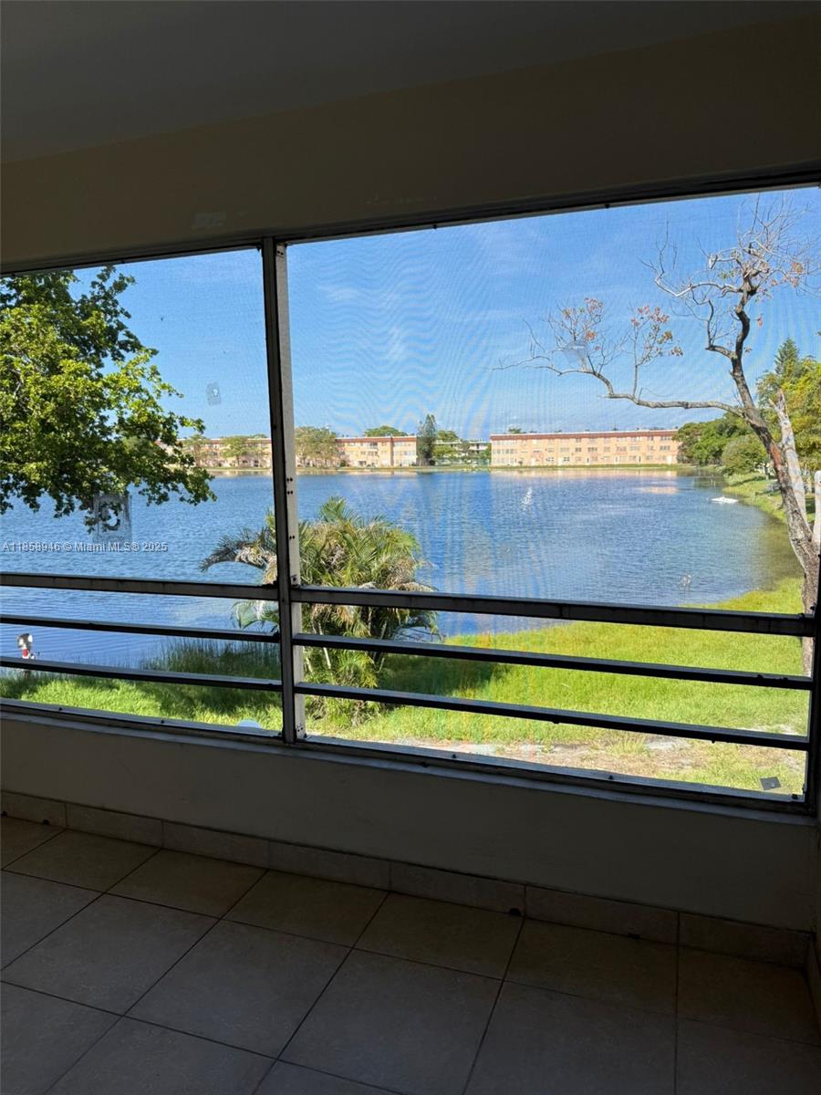 Nice studio lake view - negotiable deposit - association approval - near aventura mall and major highways
Section 8 welcome - landlord can help with paperwork.