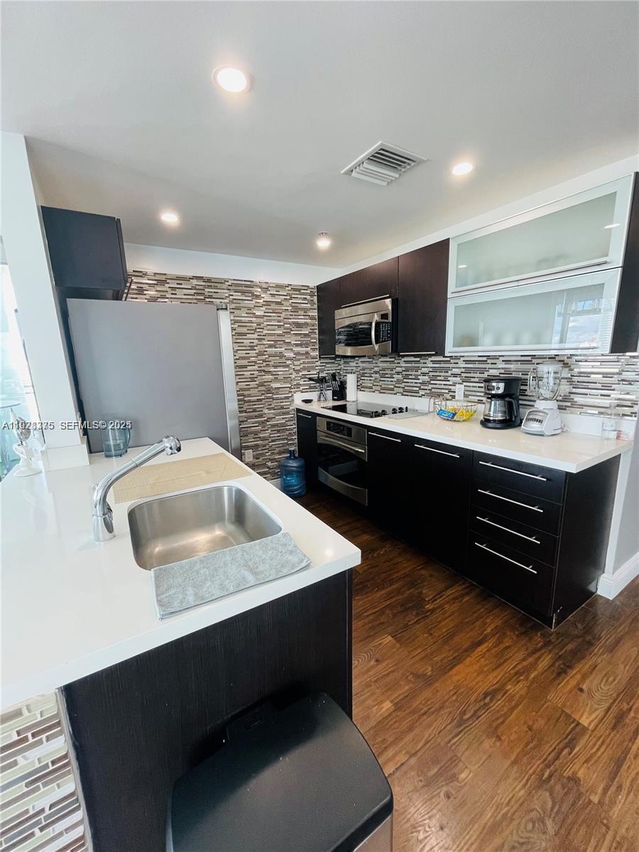 IVY CONDO - Residential Lease