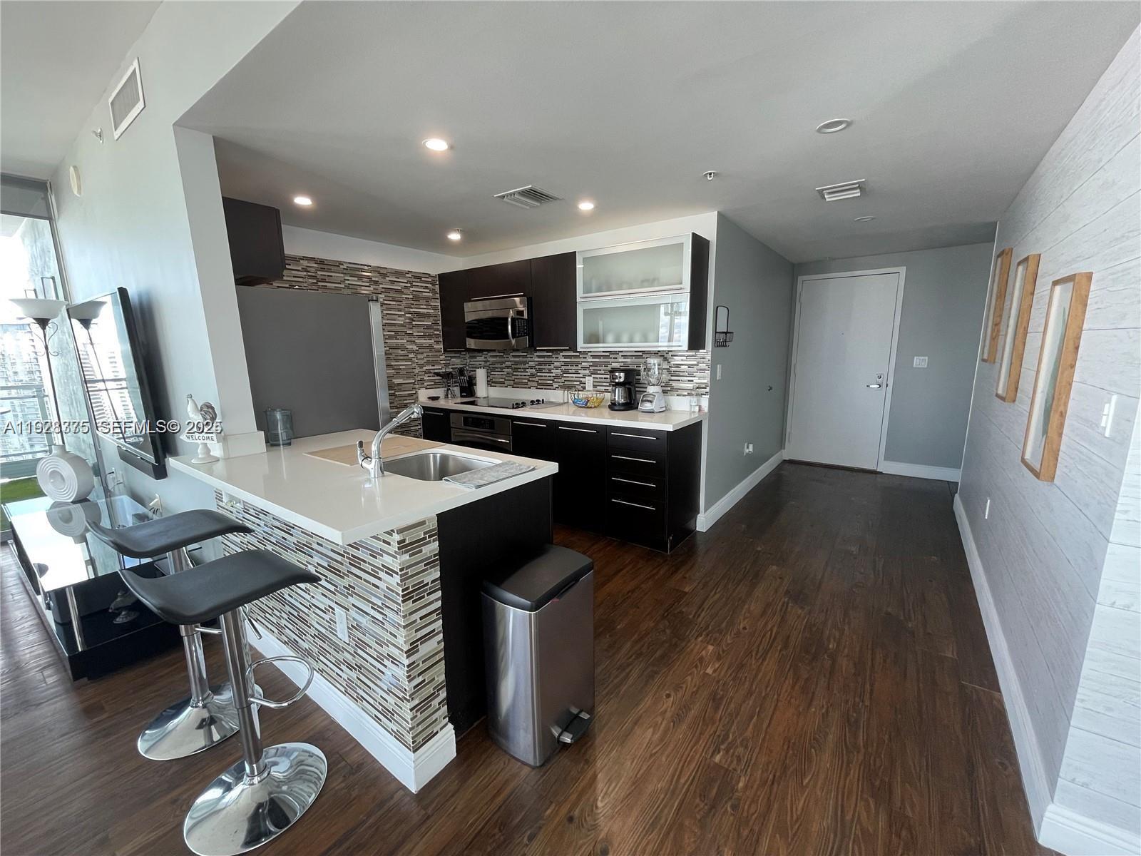 IVY CONDO - Residential Lease