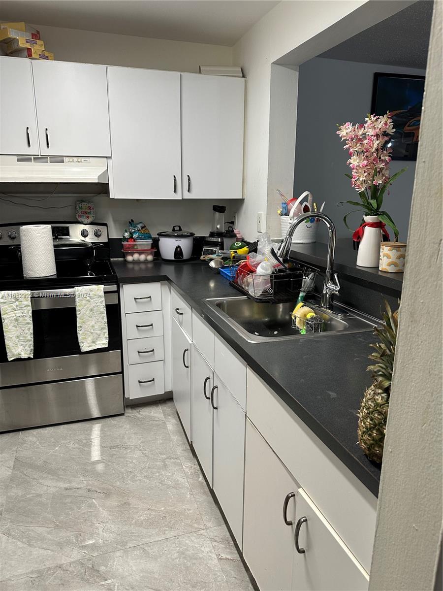 LAKE & TENNIS VILLAS PH 1 - Residential