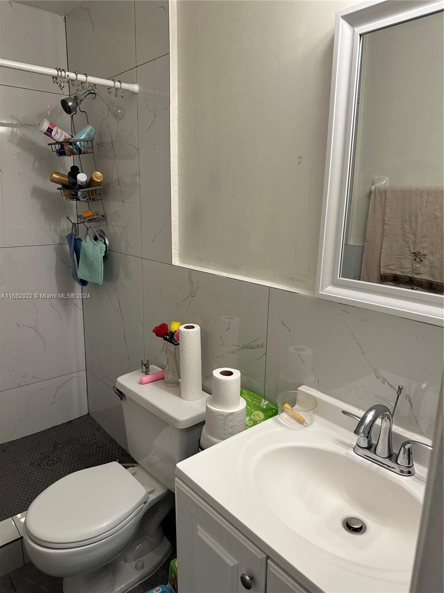 LAKE & TENNIS VILLAS PH 1 - Residential