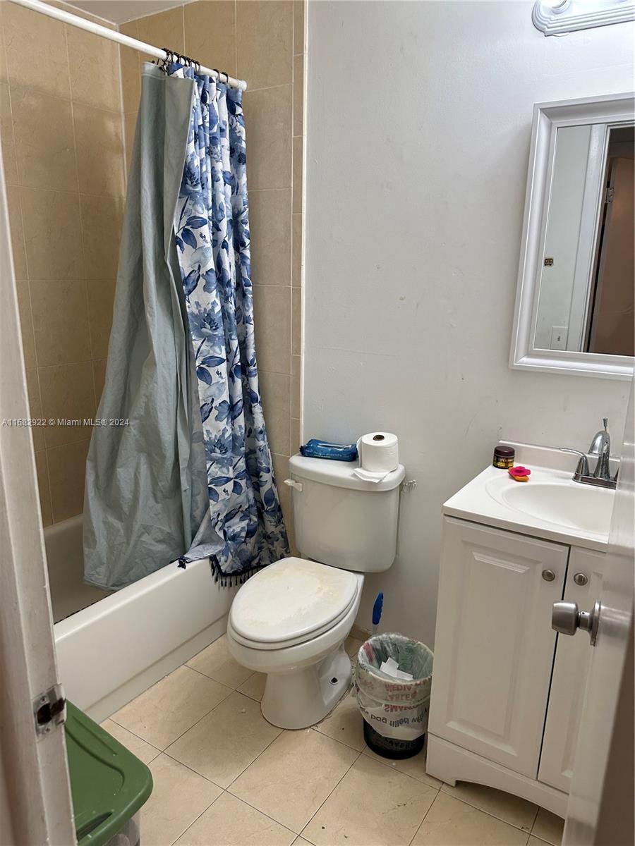 LAKE & TENNIS VILLAS PH 1 - Residential