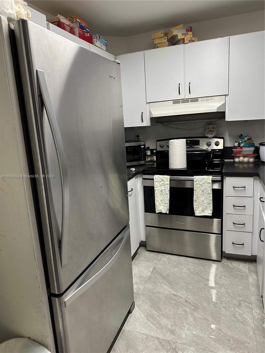 LAKE & TENNIS VILLAS PH 1 - Residential