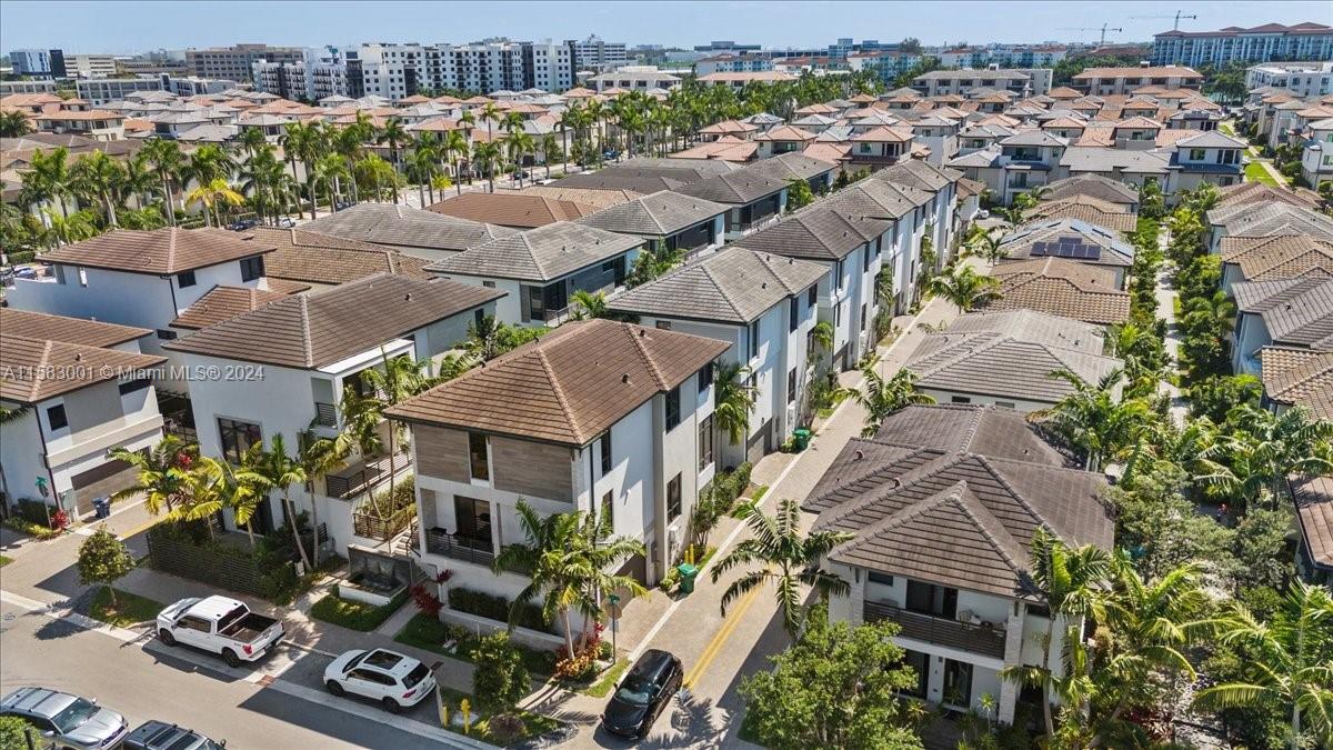DOWNTOWN DORAL SOUTH PHAS - Residential