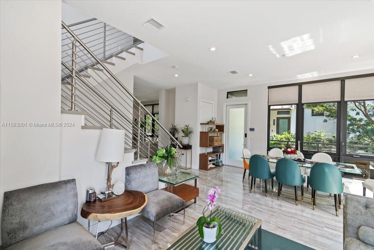 DOWNTOWN DORAL SOUTH PHAS - Residential