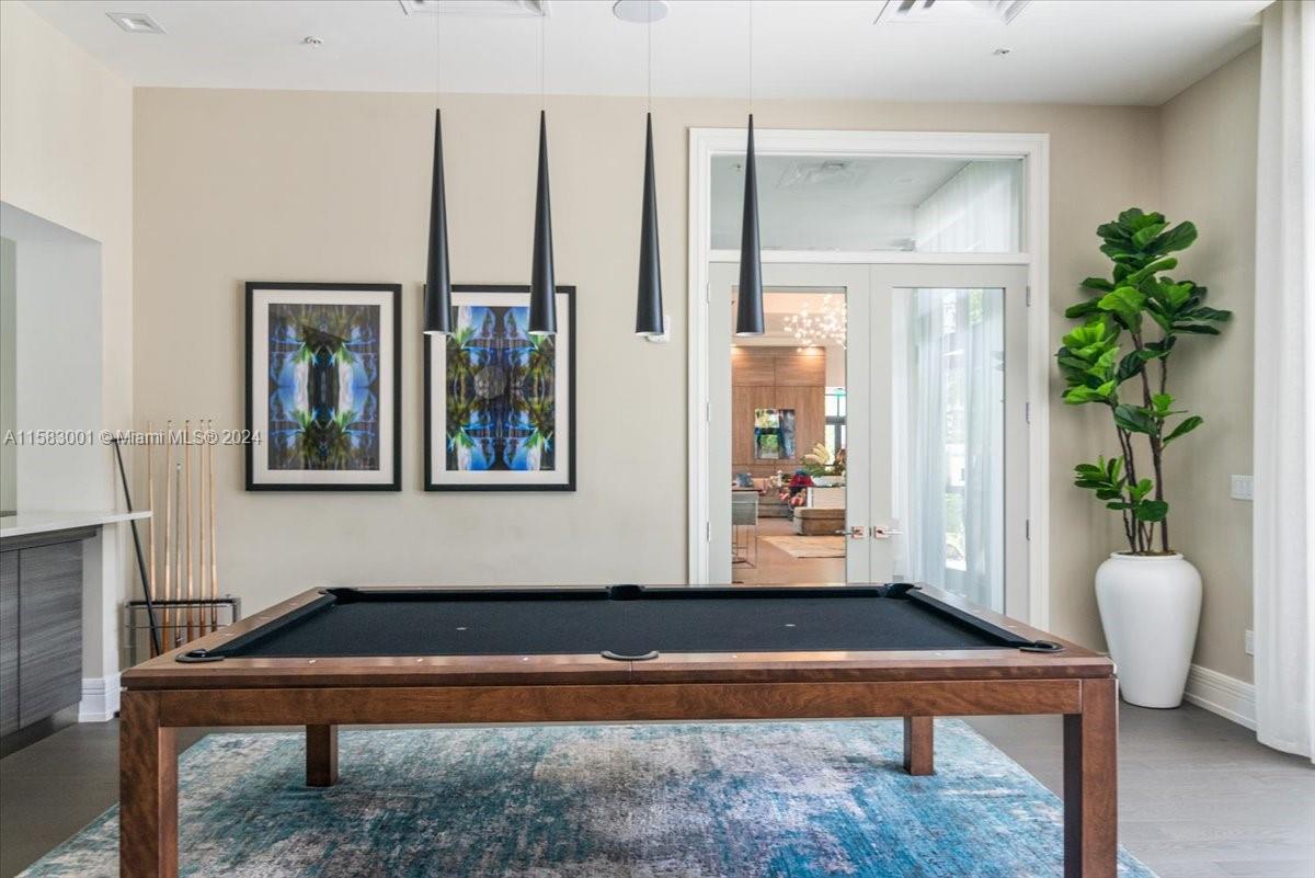DOWNTOWN DORAL SOUTH PHAS - Residential