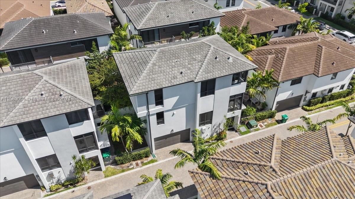 DOWNTOWN DORAL SOUTH PHAS - Residential